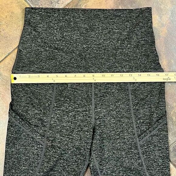 Maacie Maternity Gray Athletic Cropped Pants Medium - Picture 3 of 9